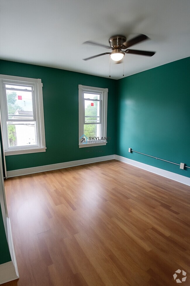 Building Photo - 881 N 46th St