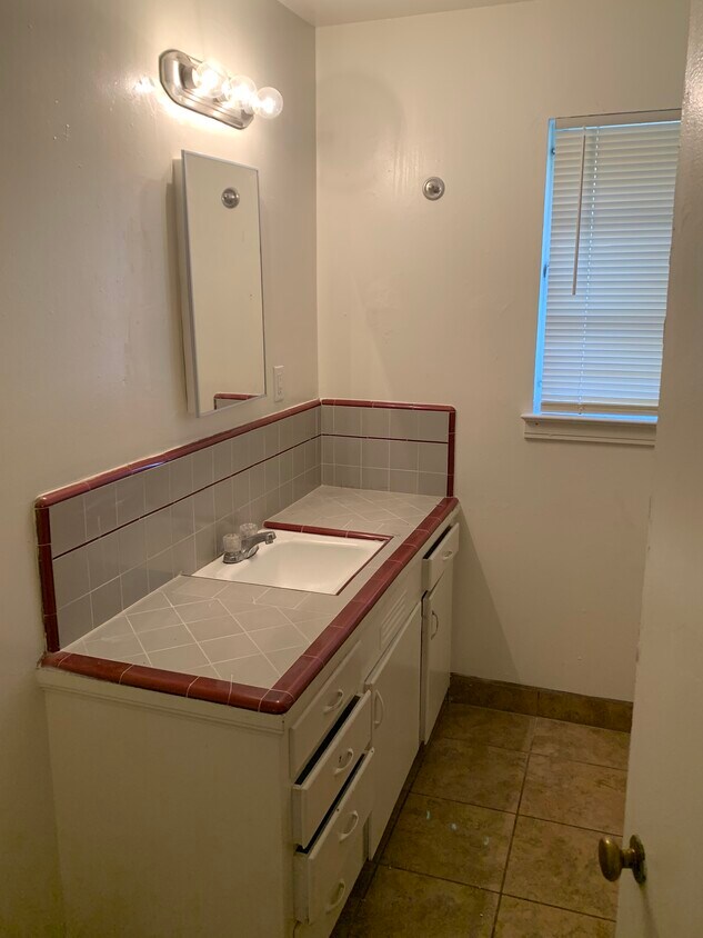 Foto principal - 4569 E Tulare Ave