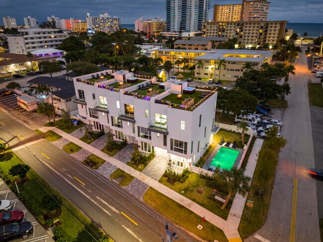 Foto del edificio - 1002 N Riverside Dr