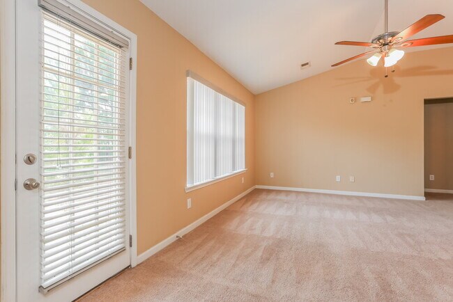 Building Photo - 25 Lakeridge Ct