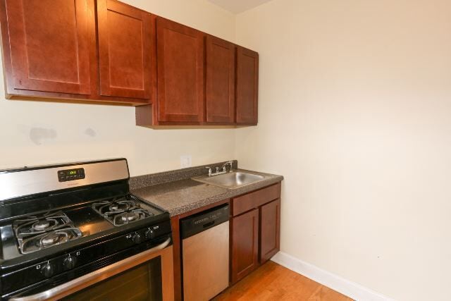 Foto del edificio - 3731 N Pine Grove Ave