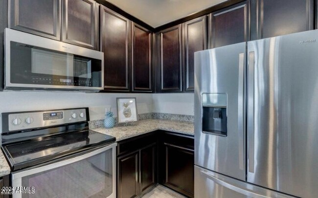 Building Photo - 2511 W Queen Creek Rd