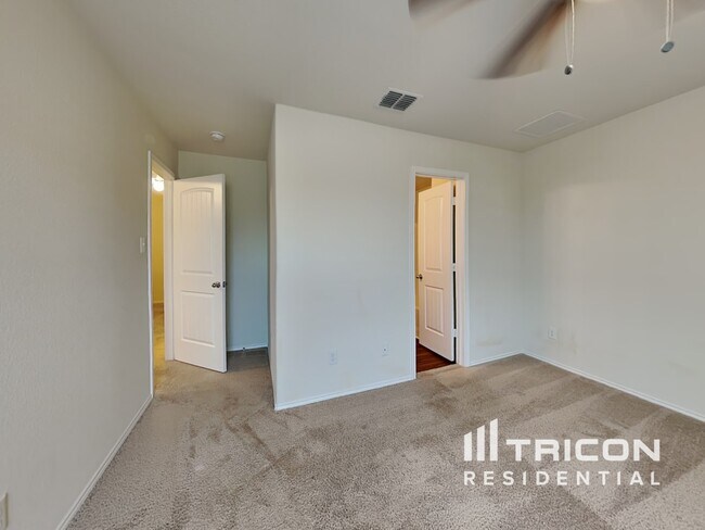 Foto del edificio - 5632 McClelland St