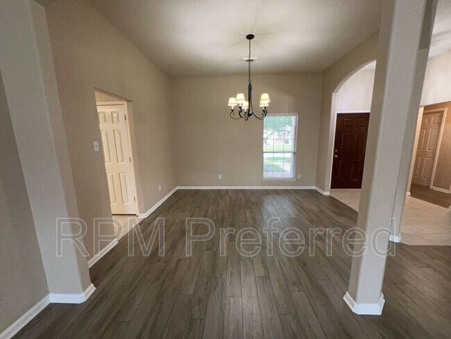 Foto del edificio - 2407 Daneswood Ct