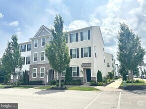 Building Photo - 13 Hedley Ln