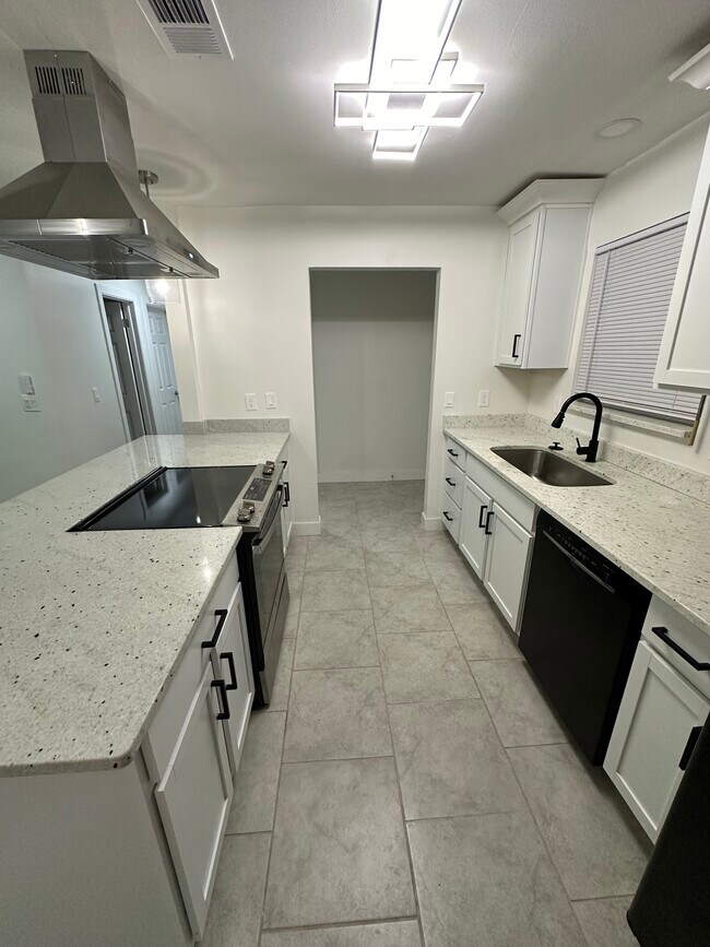 Foto del edificio - 329 E Evergreen Ave