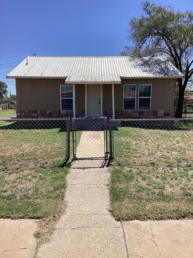 Foto principal - Charming 2 Bed 1 Bath Home Located in Port...
