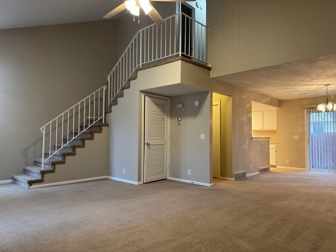 Foto principal - Updated Townhome in Willow Wood Near 120th & Blondo!