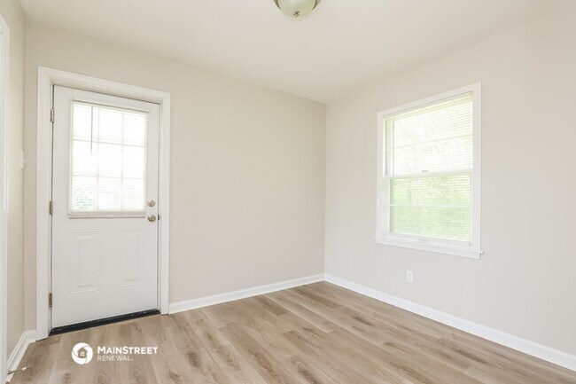 Building Photo - 104 Oak Dr