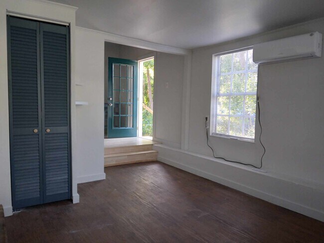 Building Photo - 292 S Ridgewood Ave