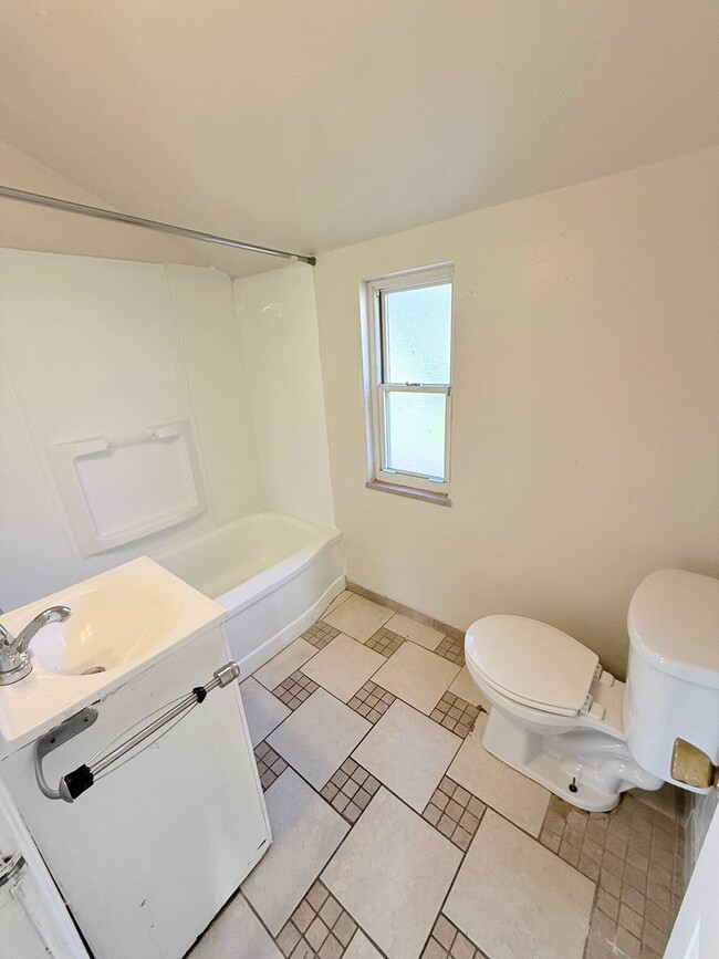 Foto del edificio - Spacious 3BD/1BA Single Family Home