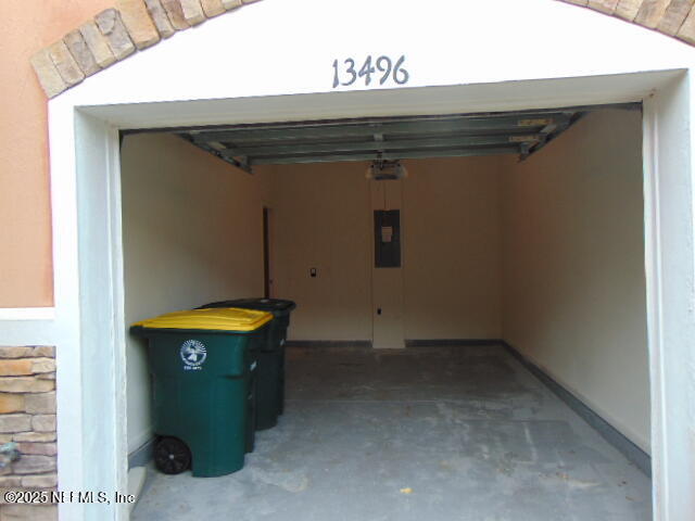 Building Photo - 13496 Essence Ct