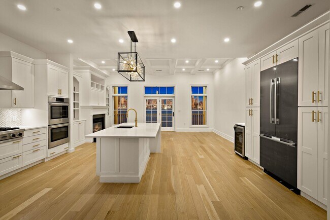 Building Photo - 16 Regency Pl