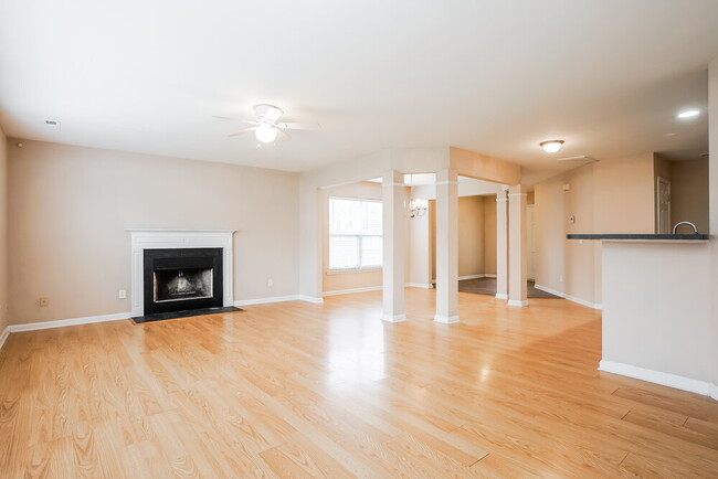 Building Photo - 820 Willow Bay Dr