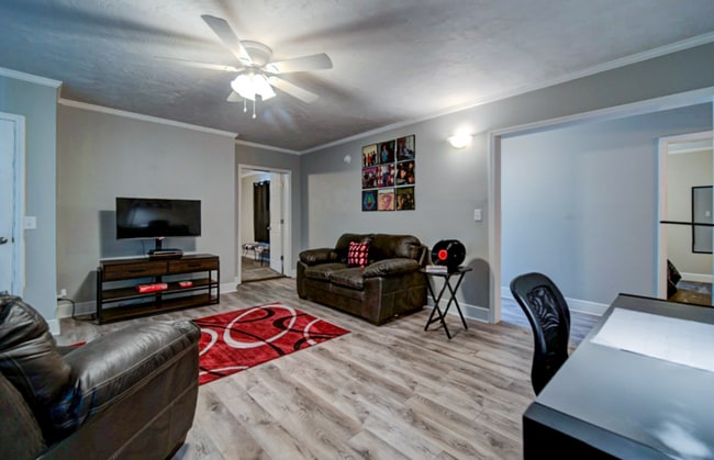 Foto del edificio - 401 Kingwood Dr