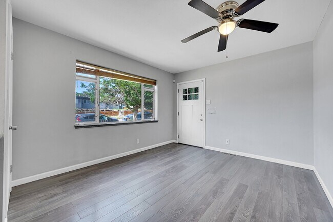 Foto del edificio - $2,145- 2-Bed, 2-Bath Updated Duplex Home ...