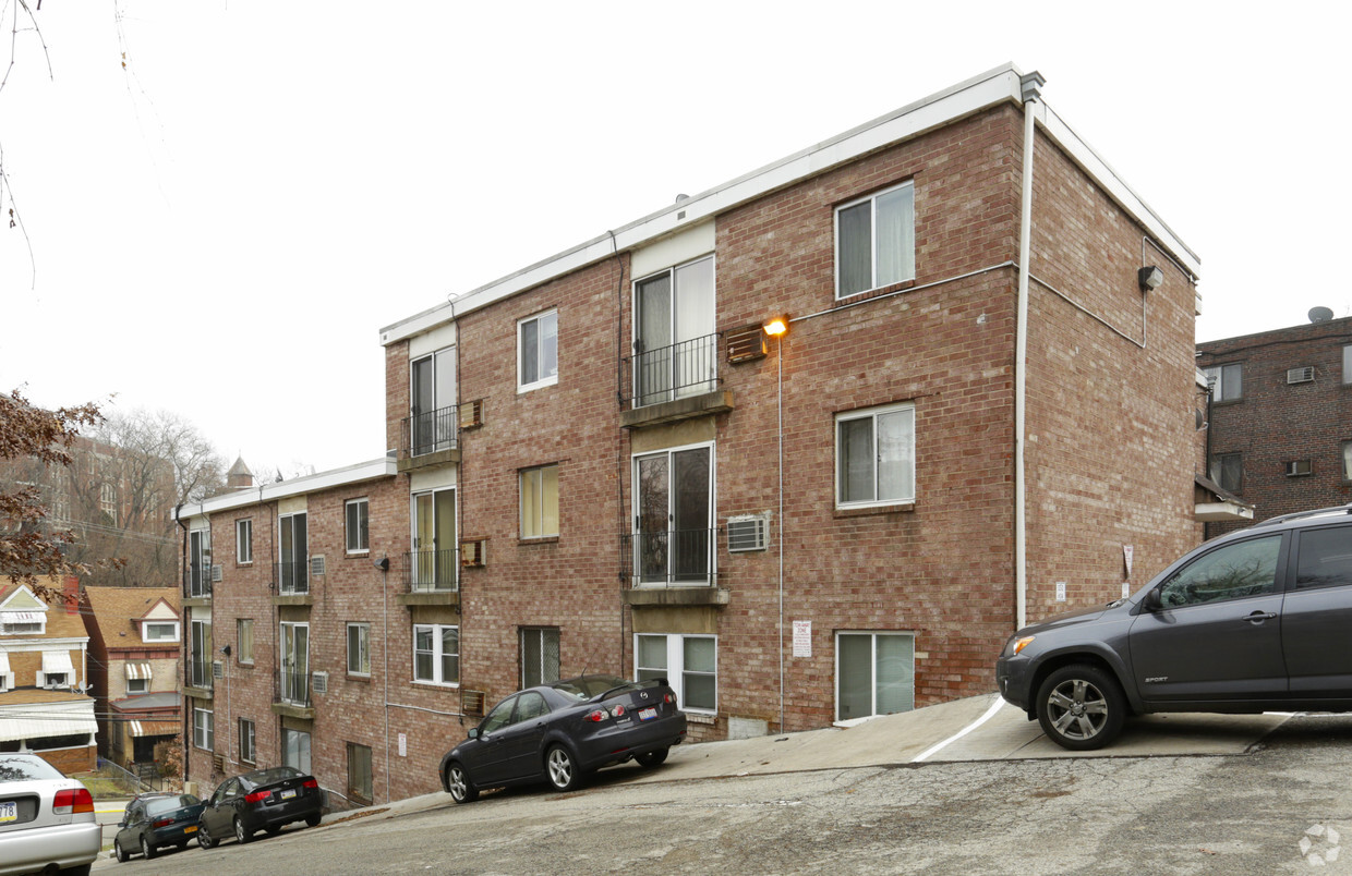 Building Photo - 151 Robinson St