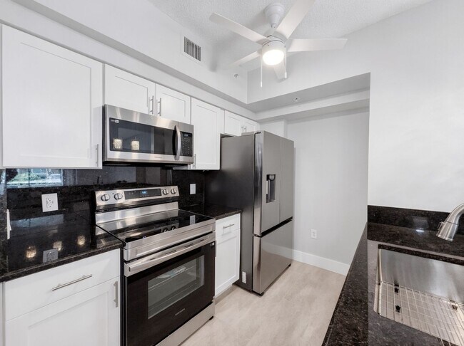 Foto del edificio - Completely remodeled first-floor condo in one of North Naples