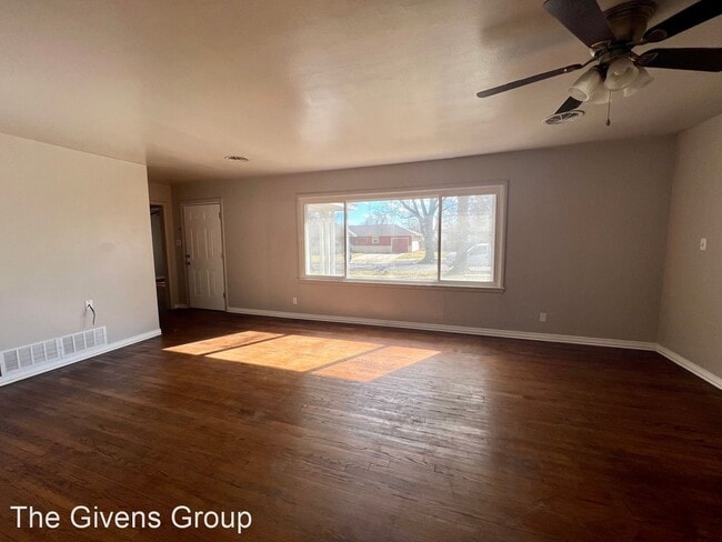 Building Photo - 3 br, 2 bath House - 2408 Canterbury