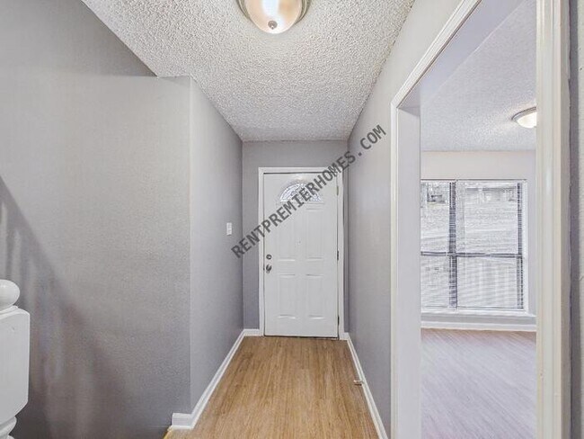 Foto del edificio - 4913 Foxrun Cir