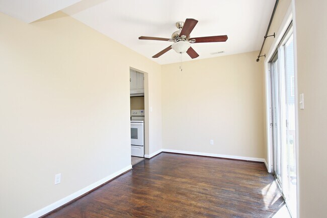 Foto del edificio - Student-Friendly Fry's Spring Duplex Near UVA