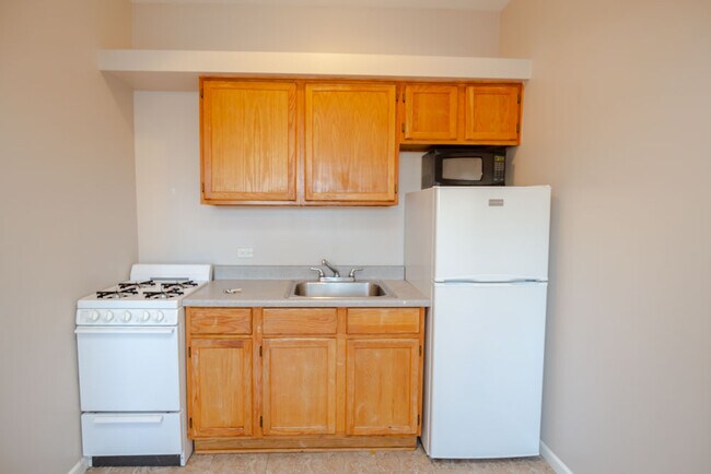 Building Photo - 2209 S 61st Ct