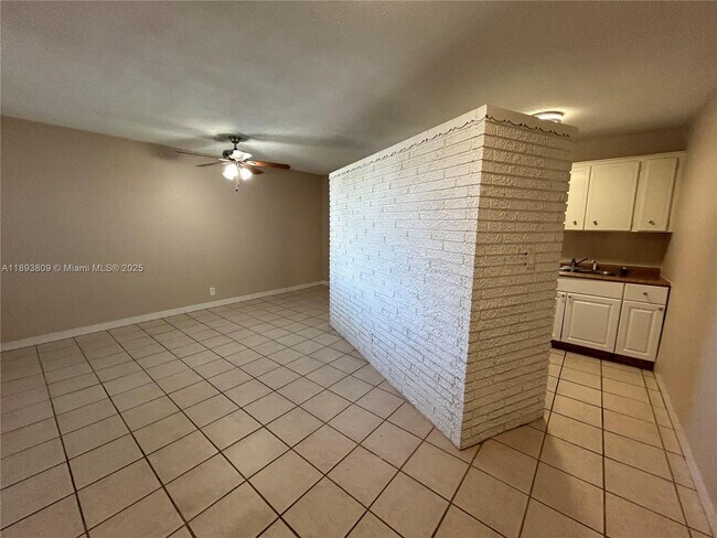 Building Photo - 3049 NW 9th Ave