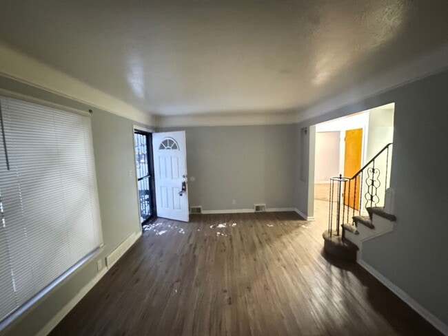 Building Photo - This Charming 3BR Single Family Home!