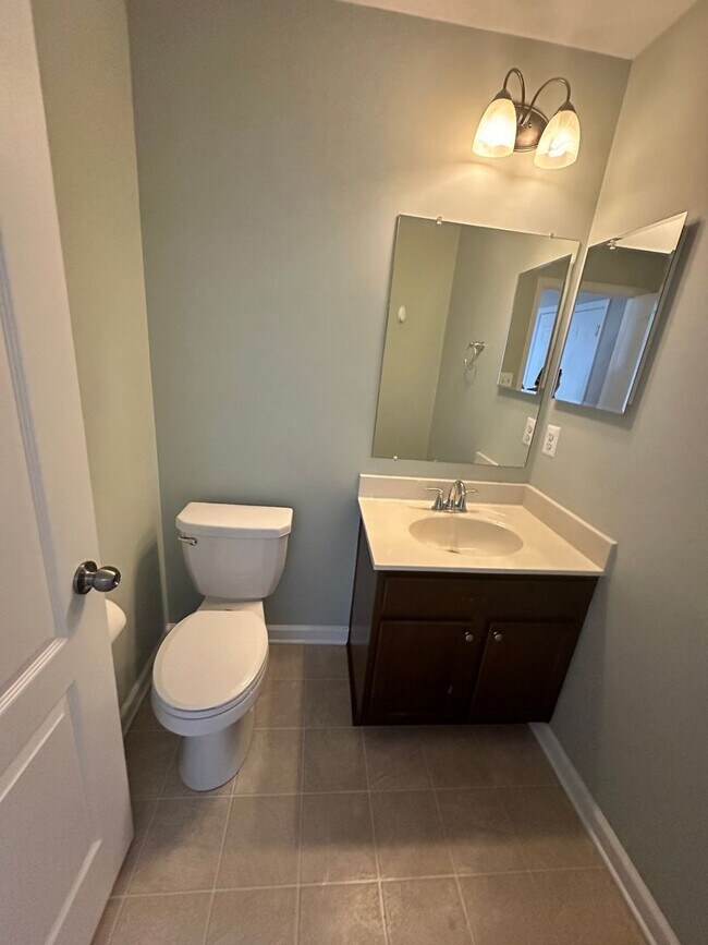 Building Photo - Welcome to Plantation Lakes!