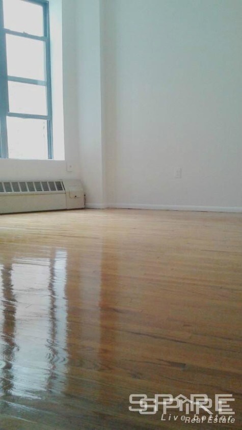 Building Photo - 306 W 51st St