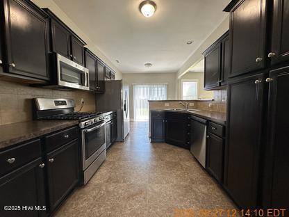 Building Photo - 830 Solomon Dr