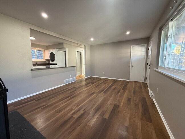 Foto del edificio - Charming 2BR Duplex Upper Unit in Aurora