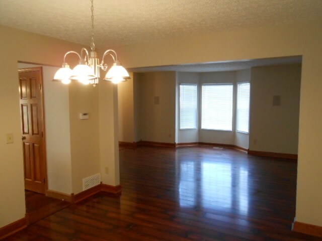Foto del edificio - 6323 Galston Court