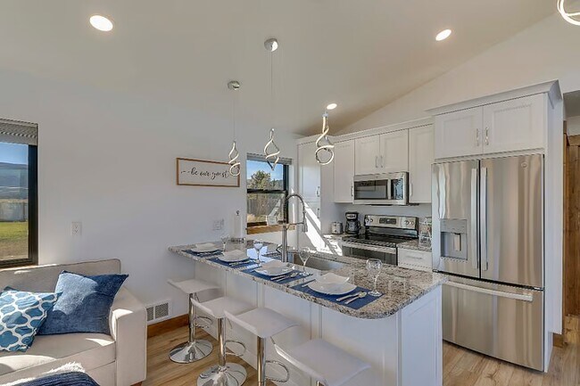 Foto del edificio - 1034 Farmhouse Ln