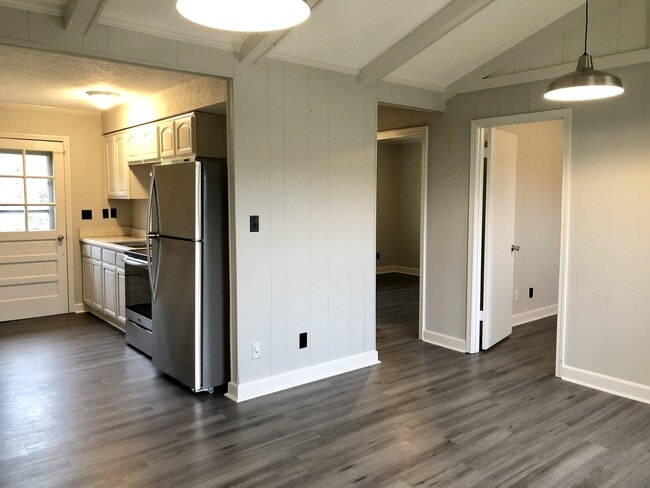 Building Photo - 2121 Bracey Cir