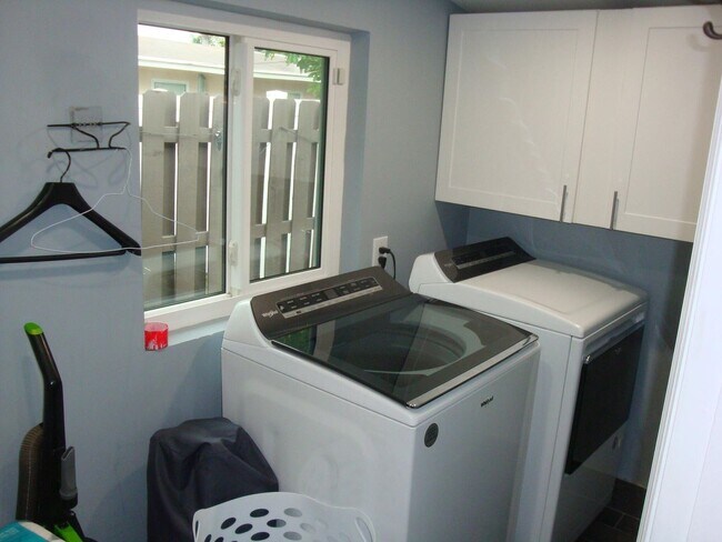 Photo - 31 NE 48th Ct House