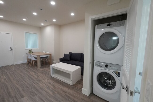 Interior Photo - Orion 1192 35th
