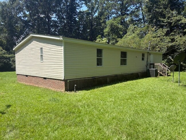 Building Photo - Renovated 3 Bedroom 2 Bath Home for Rent o...