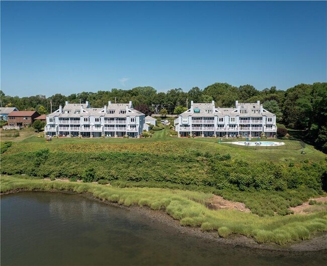 Foto del edificio - 152 Crompton Ave