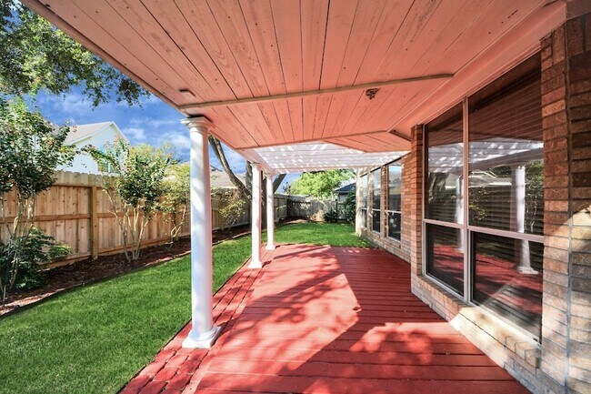 Foto del edificio - 4422 Roundtree Ln