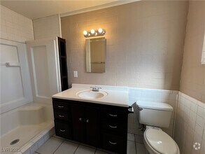 Building Photo - 1128 Greenway Dr