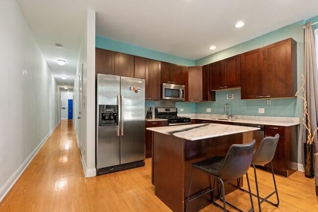 Foto del edificio - 2337 W Maypole Ave