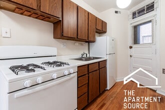 Building Photo - 3002 N Racine Ave