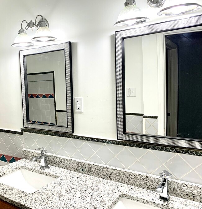 Foto del edificio - 720 Menchaca St