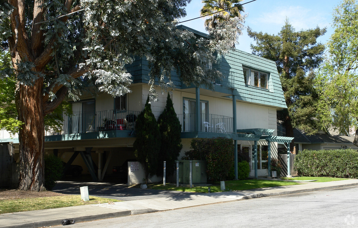 Building Photo - Gordon Square Apartments