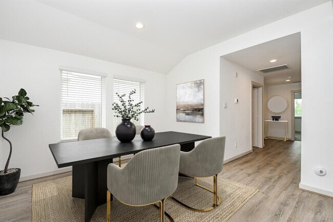 Foto del edificio - 2819 Chase Cross Ln