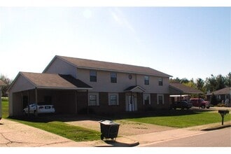 Building Photo - 600 Wakefield Dr