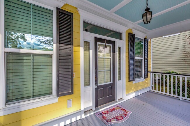 Foto del edificio - Beautiful Former Model Home for Rent – Upg...
