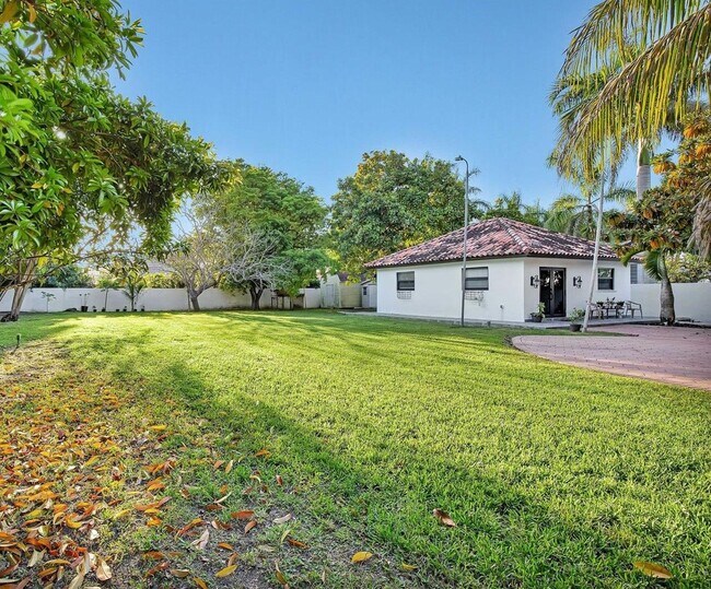 Building Photo - 4050 SW 128th Ave