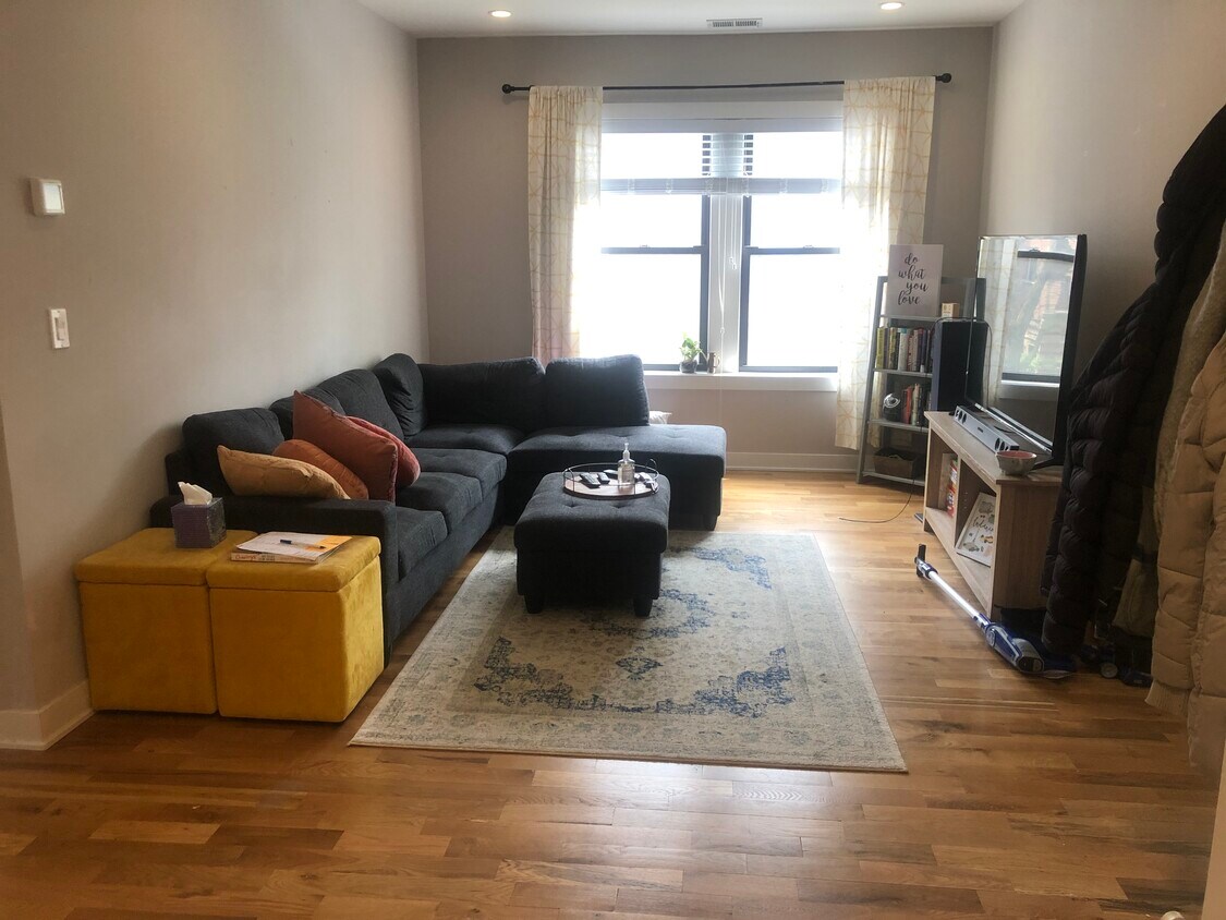 Foto principal - 928 W Oakdale Ave